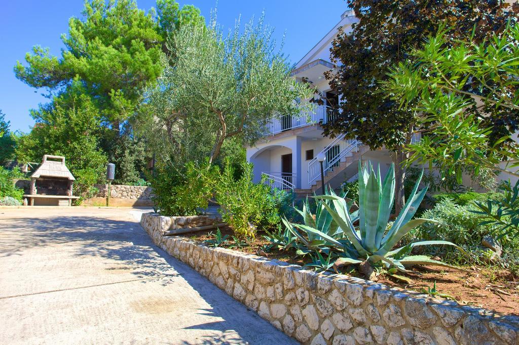 Apartments Vlatko Krk Town Exterior photo