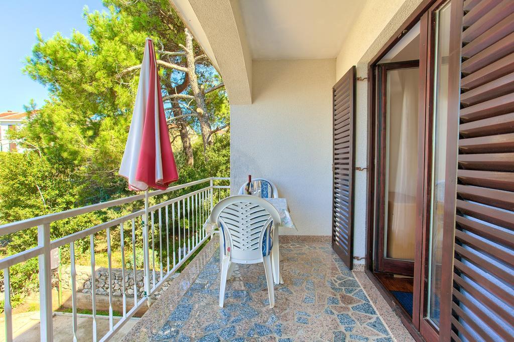 Apartments Vlatko Krk Town Exterior photo