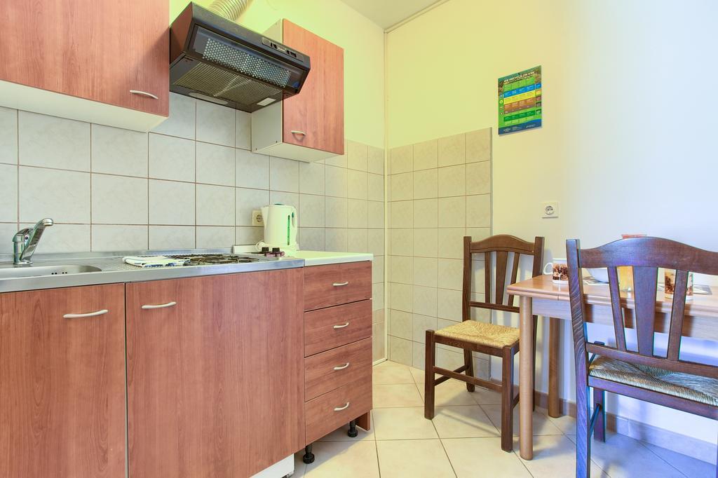 Apartments Vlatko Krk Town Exterior photo
