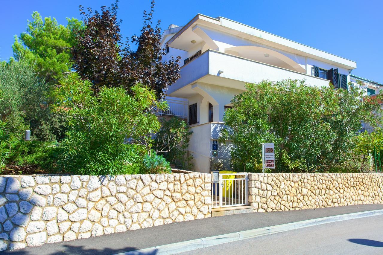 Apartments Vlatko Krk Town Exterior photo
